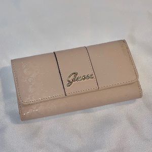 👛 Pink Guess Wallet